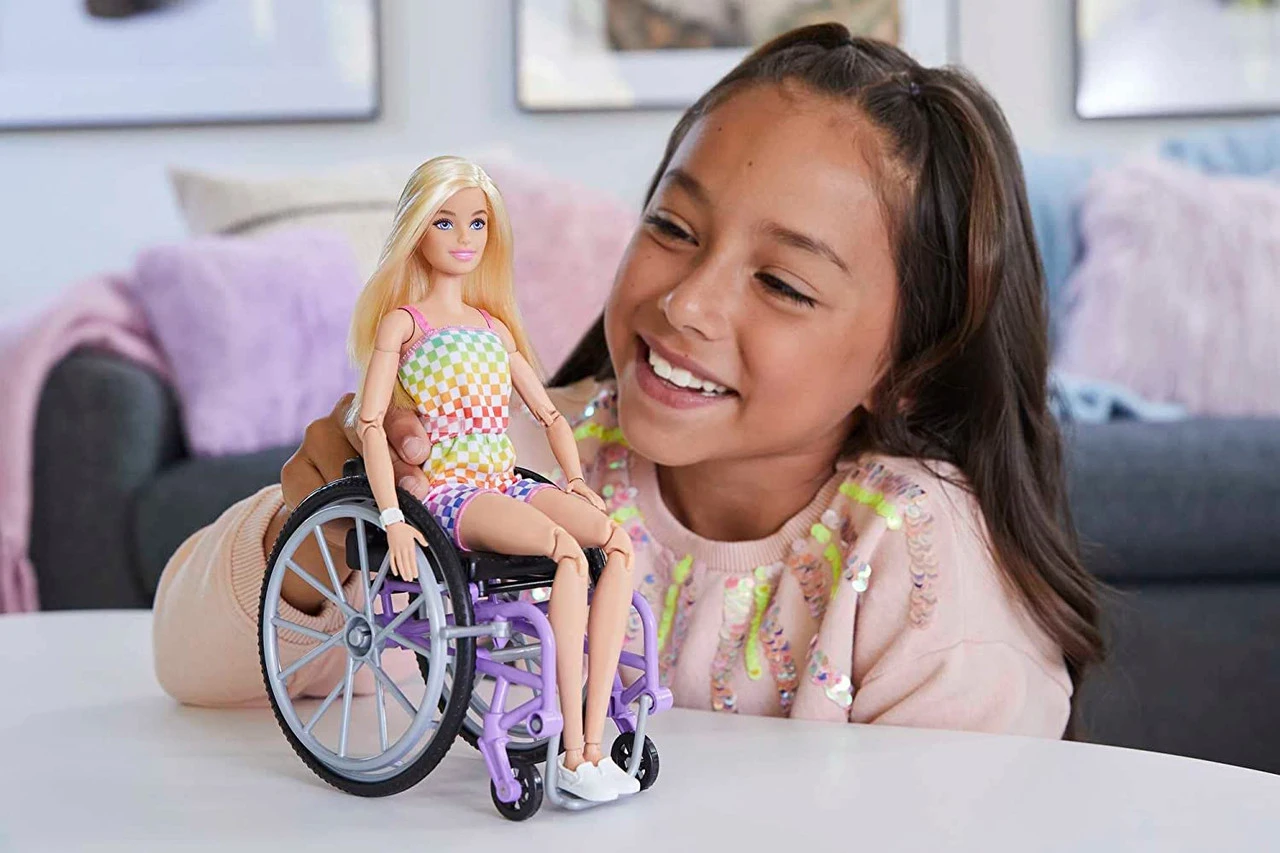 Barbie Fashionistas With Wheelchair And Ramp 5 Barbie Fashionistas With Wheelchair And Ramp - Image 3